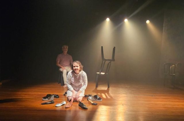 Peça no Teatro Marília fala de envelhecer sem perder o humor