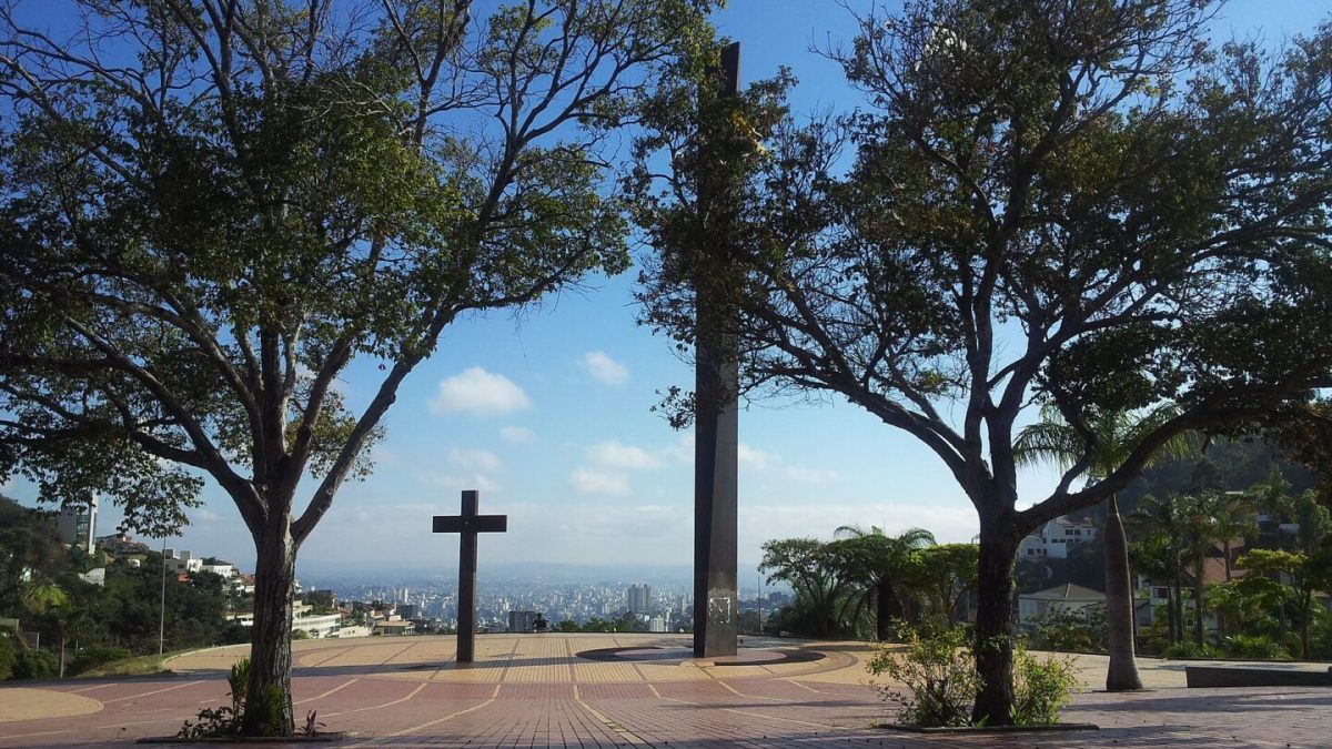 Praça do Papa reabre em BH com passeio gratuito pelos mirantes
