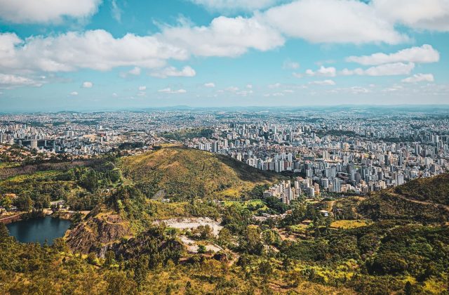 Trilha ao Luar: passeio noturno e grátis na Serra do Curral